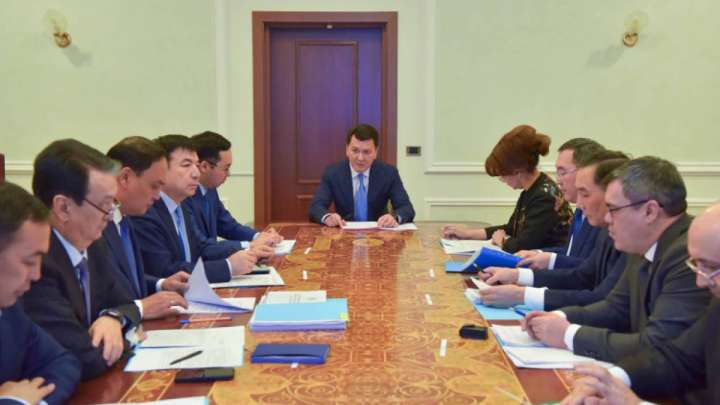 Мемлекеттік кеңесші Ерлан Қарин этносаралық келісімге қатысты жиын өткізді