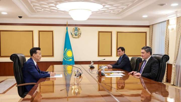 Олжас Бектенов Қытай елшісі Чжан Сяомен кездесті