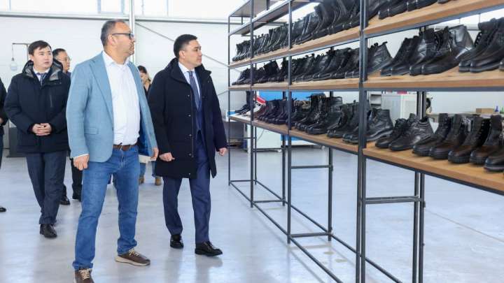 Тетради, носки и обувь - три новых предприятия открыли в СЭЗ «Оңтүстік» в Шымкенте