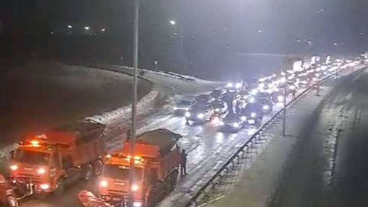 Қарағанды – Астана жолында мыңнан аса көлік тұрып қалды (ВИДЕО)