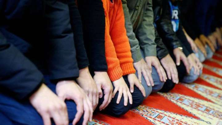 Атырауда жүргізушілер Жұма намазында көшенің жабылып қалғанына шағымданды