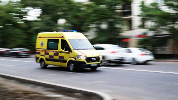 Полицейлер ер адамды ажалдан құтқарып қалды