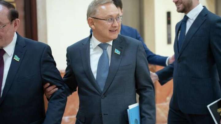 Жетісу әкімі командасымен көшіп жүретіндер туралы айтты