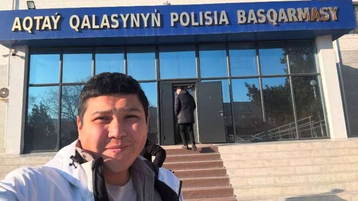 Ақтаудағы ұшақ апатын дронмен түсірген блогер 10 күнге қамалды