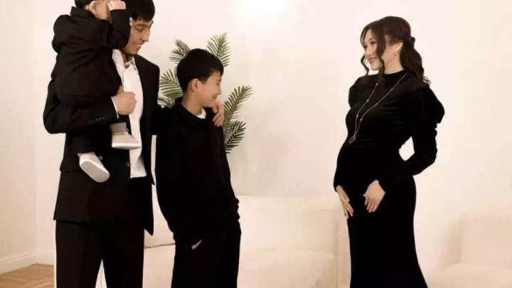 Сүйінші! Ерке Есмахан тағы сәби күтіп жүргенін айтты