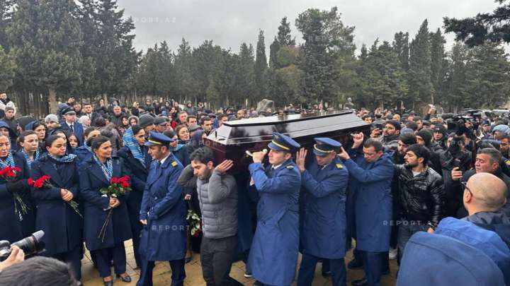 Бакуде ұшақ апатынан қаза тапқан экипаж мүшелері жерленді