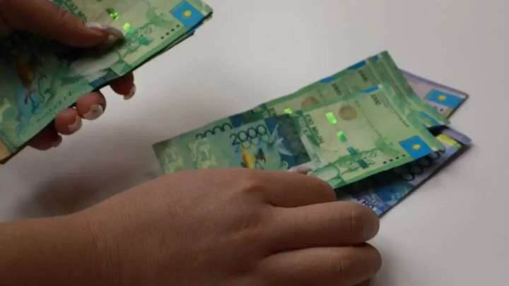 Алимент қарызы бар адам 2 млн теңгесін ұтысқа салып жіберген