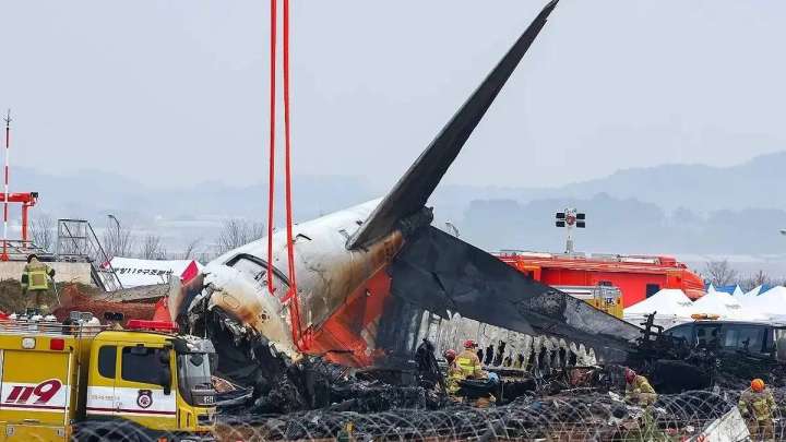 Кореяда құлаған ұшақтың «қара жәшігінен» деректер алынды