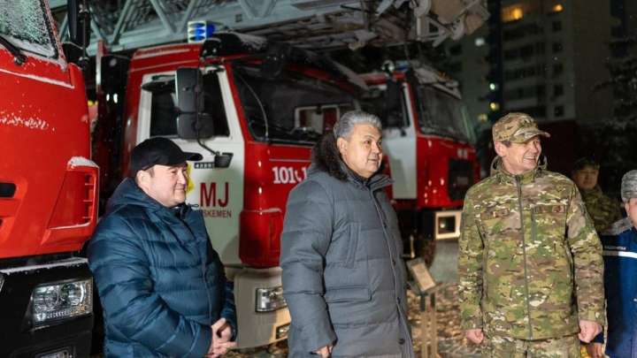 В ВКО поздравили в новогоднюю ночь врачей скорой помощи, полицейских, сотрудников ЧС и теплоэнергетиков