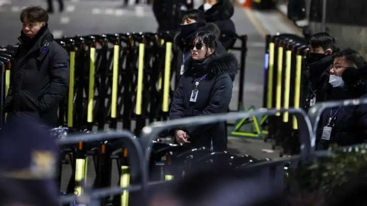 Оңтүстік Корея президенті Юн Сок Ёльді тұтқындауға тергеушілер келді