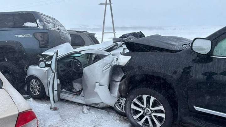 ҚазАвтоЖол: Ақмолада жаппай жол апаты кезінде 95 көлік соқтығысты