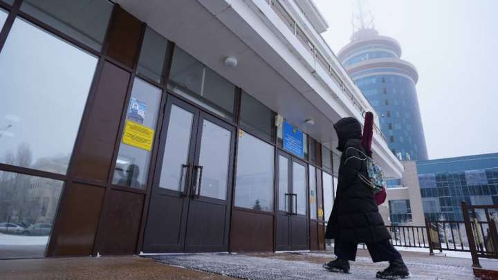 «Кез келген жағдайға дайынбыз». Министр Ғани Бейсембаев мектептердің метапневмовирусқа дайындығын айтты