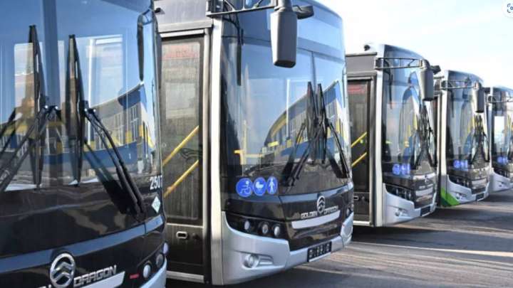 Оралда автобус жүргізушілері наразылық білдірді