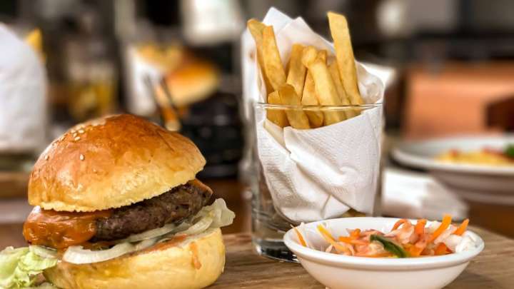 Фаст-фуд елімізде соңғы 2 жылда қарқынды түрде қымбаттаған