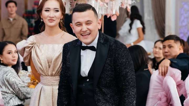 Танымал әзілкеш Елдос Қадырханов әйеліне қымбат сыйлық тарту етті