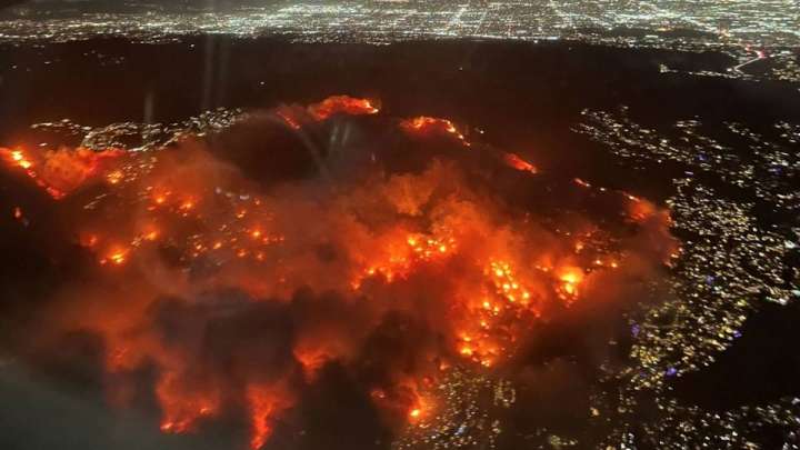 Лос-Анджелестегі өртте кемі 10 адам қаза тауып, 10 000-дай ғимараттың күлі қалған