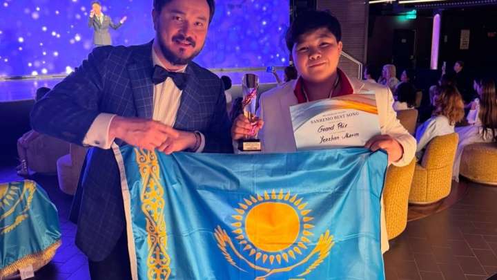 Ержан Максим халықаралық әншілер конкурсында Гран-при жеңіп алды