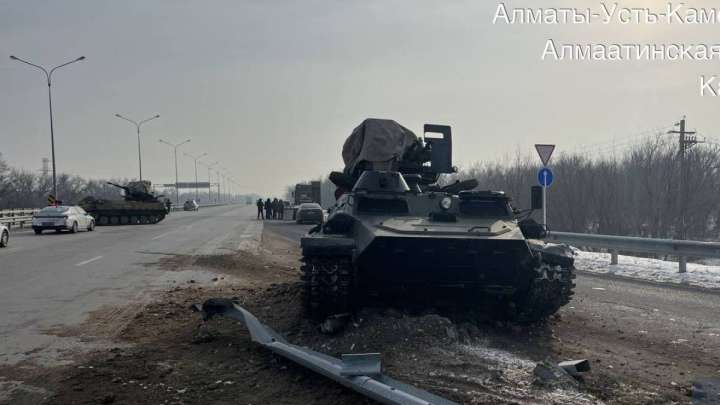 Алматы мен Қонаев арасында ауыр әскери техника жол апатына ұшырады