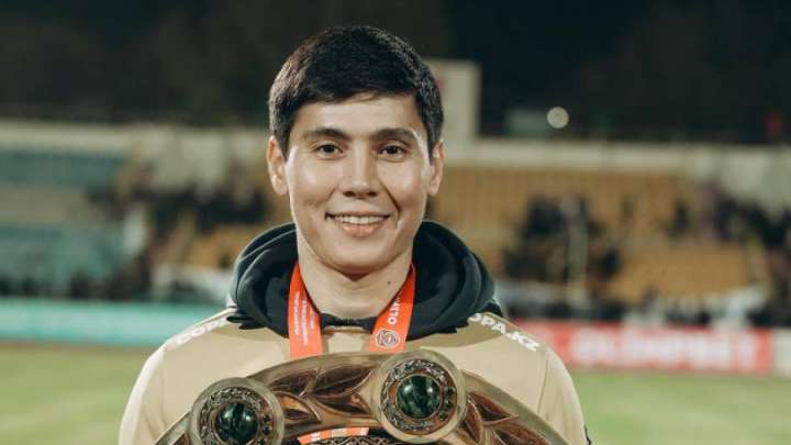 «Бір өлімнен аман қалдық»: Танымал футболшы отбасымен жол апатына түсті