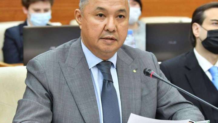 Азат Перуашев: Теңгені Ресей рублінен босатпасақ, девальвация тоқтамайды