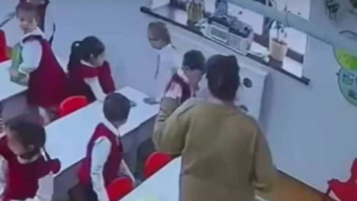 Баланы тепкен балабақша тәрбиешісі тергеліп жатыр