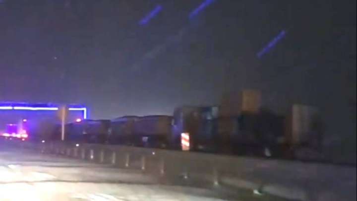 Астана-Қарағанды тасжолында жүздеген көлік кептеліске түсті (ВИДЕО)