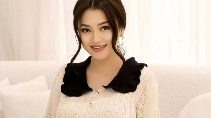 «Қазақстанға қайтып келемін»: Басы дауға қалған Ерке Есмахан оқырмандарына ақталды