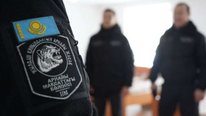 Астанада арнайы жасақ жігіттерін ұрып кеткен