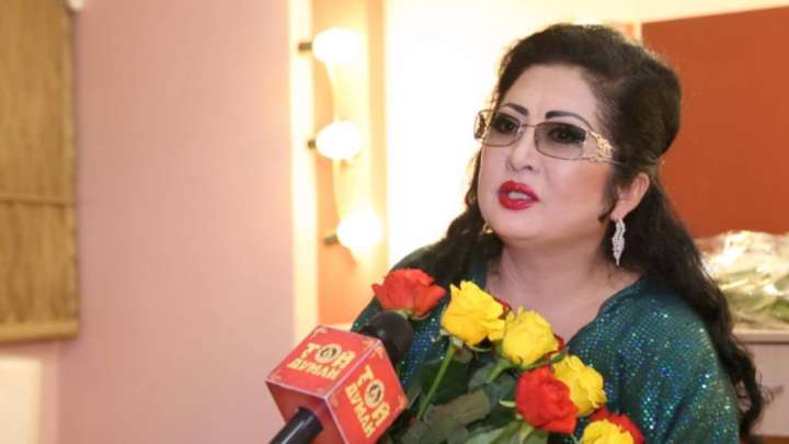 «Ұрлықшы сияқты болып тұрмын»: Мақпал Жүнісова өзін ыңғайсыз жағдайға қалдырғандарға ескерту жасады