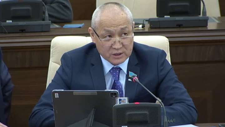 «Дядя Дональдтан» жалынды сәлем!» Депутат Жаңбыршин ЛГБТ насихатшыларына тағы дүрсе қойды