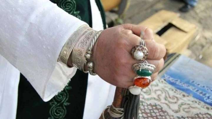 Ақтөбеде емші өз келушілеріне 100 млн теңге несие алғызған