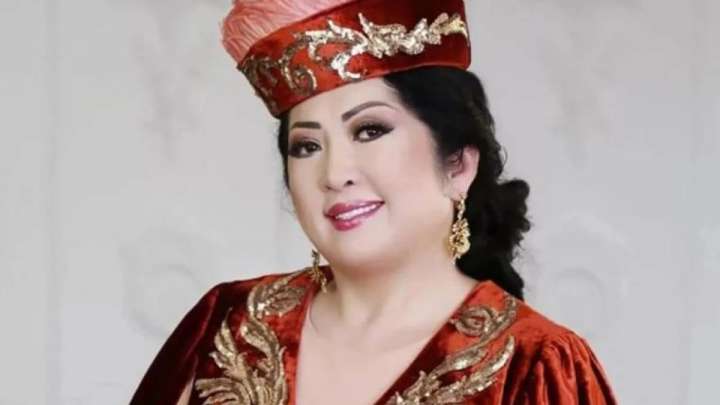 «Сіздер үшін ұялып тұрмын». Мақпал Жүнісова «МузАРТ» тобының әншілерін сынады