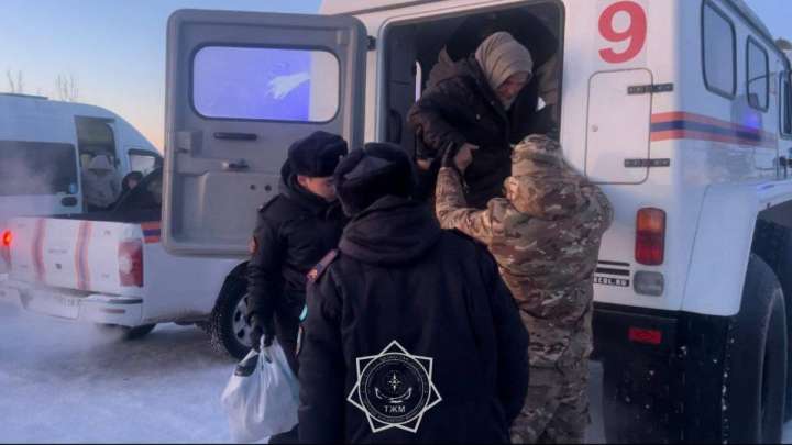 Ақтөбе облысында автобус бұзылып, 61 шетелдік эвакуацияланды