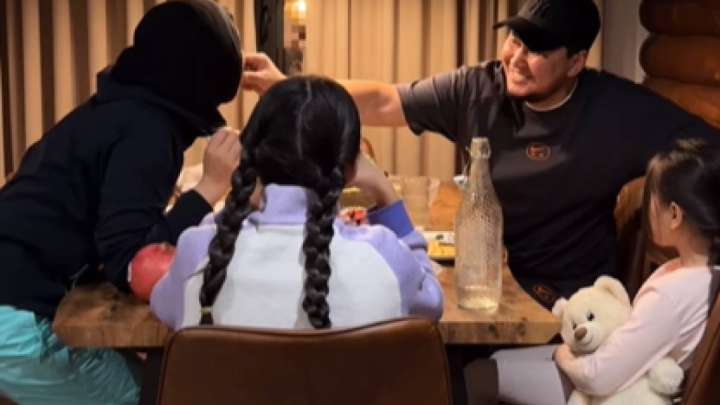 Жахан Отарғалиев екі қызы бар келіншекпен бас қосқанын айтты