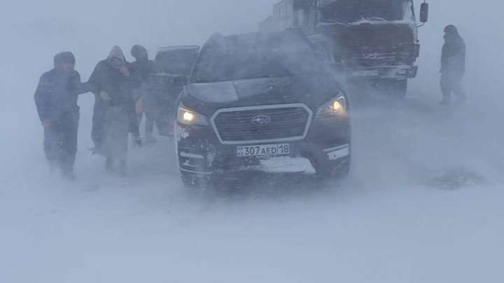 Елімізде бір күнде 400-ден астам адам қар құрсауында қалған