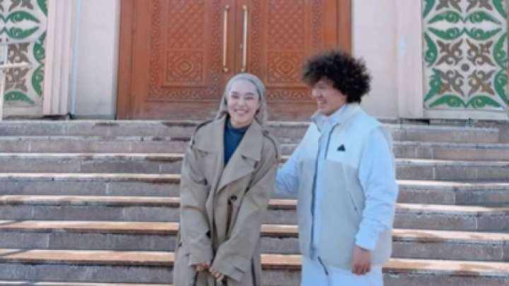 Жанар Айжанованың қызы мен танымал блогер мешітте некесін қидырды