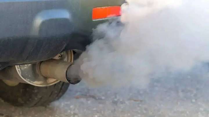 Көлікті 55 минут қыздырсаңыз да бәрі бір - депутат