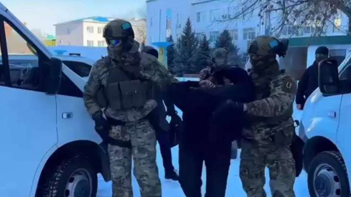 "Ақша бопсалаған". Ақтөбеде бір топ студенттер ұсталды