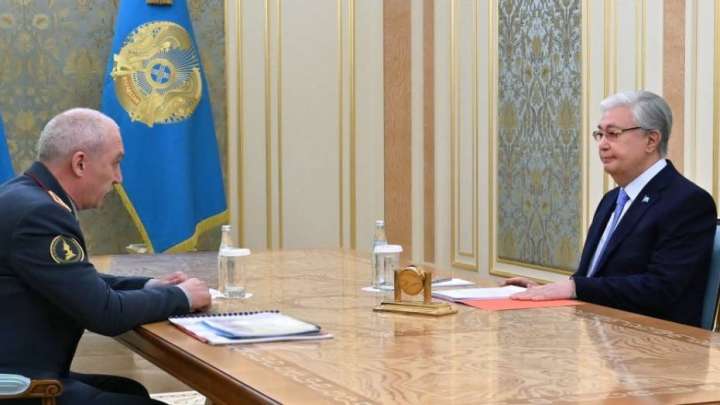 Қасым-Жомарт Тоқаев Қорғаныс министрі Руслан Жақсылықовты қабылдады