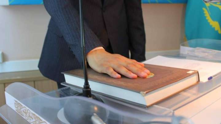 Мемлекеттік қызметшілердің ант беру мәтіні өзгереді