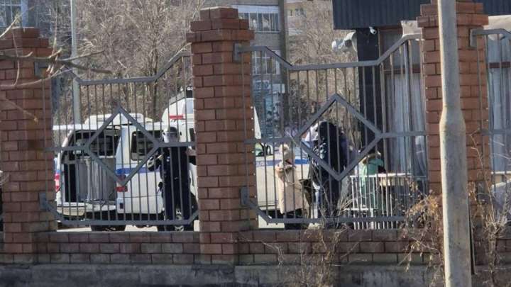 «Күдікті әлі табылмады». Атырауда мұғалімді 80 млн теңге сұрап қорқытты