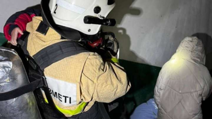 Таразда көпқабатты үй өртеніп, адамдар эвакуацияланды