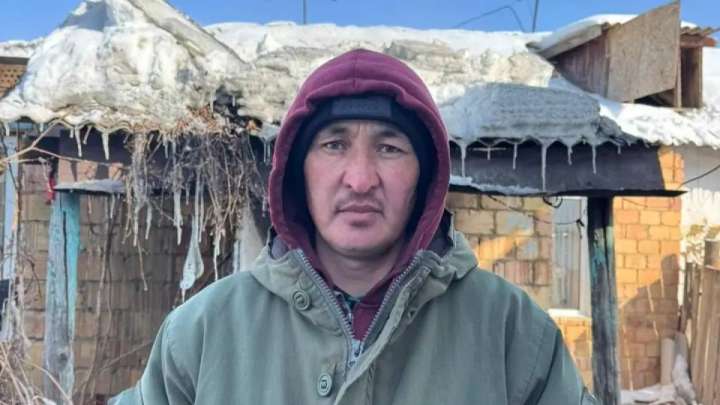 Зайсанда ер адам өртенген үйден 4 баланы құтқарды