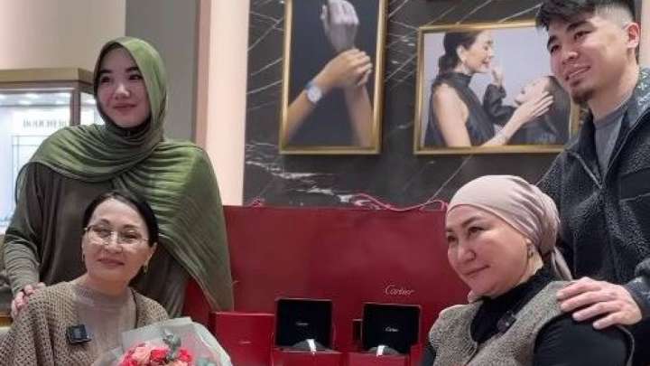 «Құны – 3 миллион теңге»: Фариза Төреәлі анасы мен енесіне қымбат сыйлық жасады