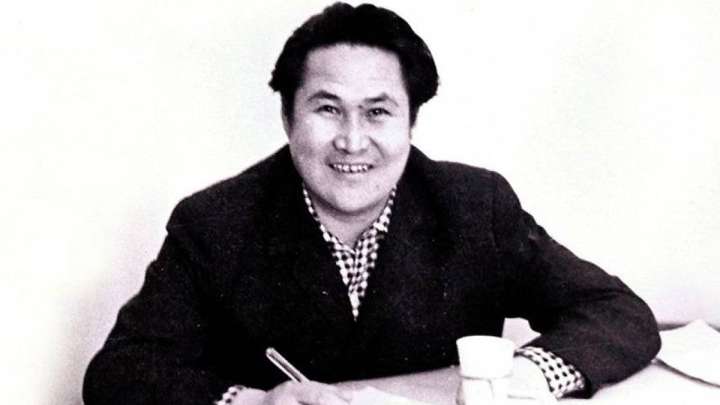 Ұлықбек Есдәулет. «Өмірде ақындардың бәрі жалғыз»