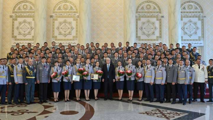 Президент Дубайдағы сайыста топ жарған әскерилерді марапаттау рәсіміне қатысты