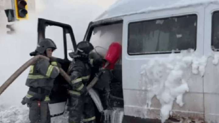 Астана қаласында микроавтобус өртенді