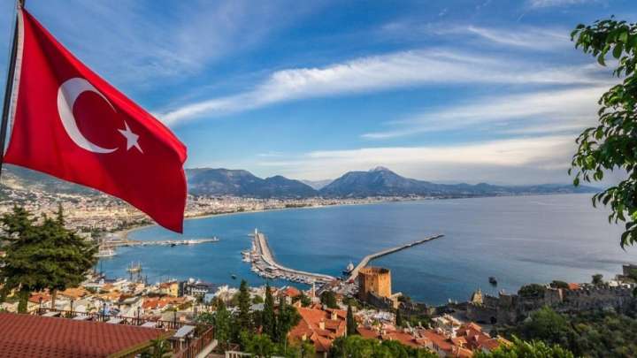 Өзінің бір жасар баласын теңізге лақтырған әйел ұсталды