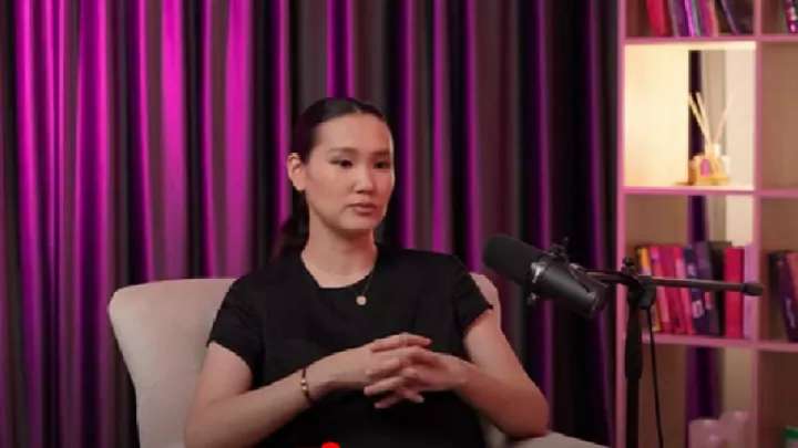 «Ер адамның орны жоғары». Күйеуімнің айтқанымен жүремін деген блогер желіде қошеметке бөленді