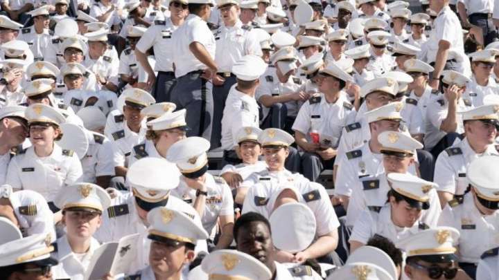 АҚШ әскері қызметке трансгендерлерді қабылдауды тоқтатты